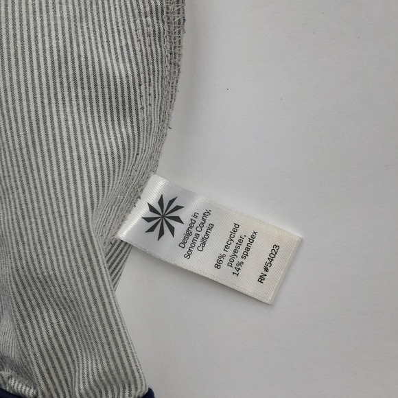 Athleta Searsucker Short, Size Medium, Mid-Rise - Picture 4 of 7